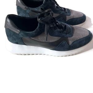 Vaneli Suede Sneakers 6 1/2